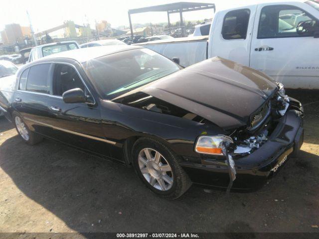  Salvage Lincoln Towncar