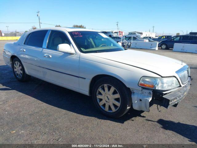  Salvage Lincoln Towncar