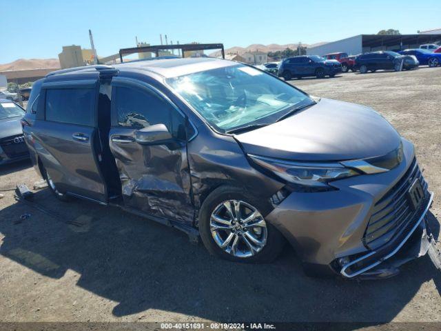  Salvage Toyota Sienna