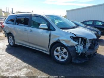  Salvage Toyota Sienna