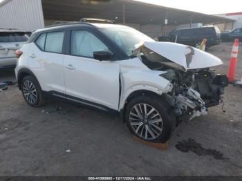  Salvage Nissan Kicks