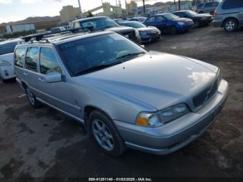  Salvage Volvo V70