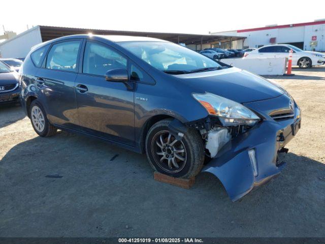  Salvage Toyota Prius v