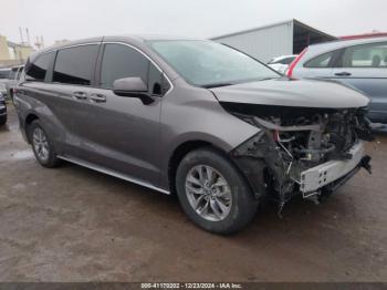  Salvage Toyota Sienna