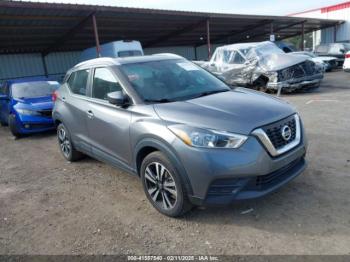  Salvage Nissan Kicks