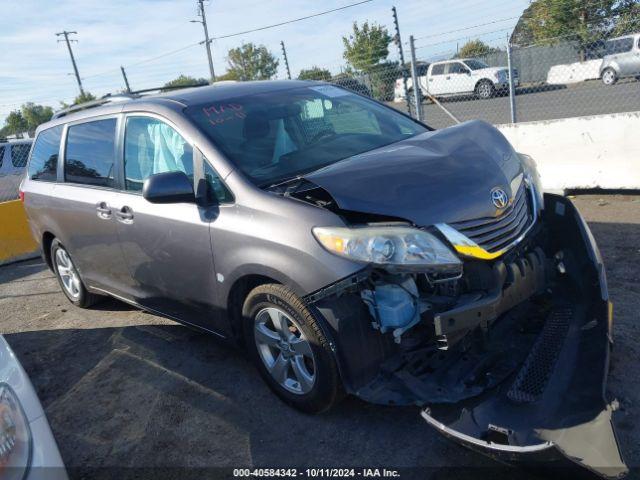  Salvage Toyota Sienna