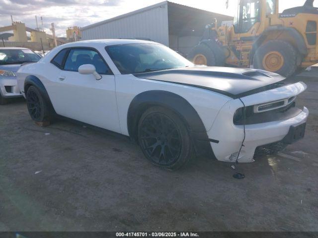  Salvage Dodge Challenger