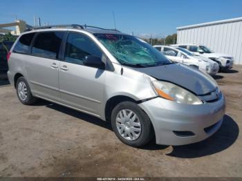  Salvage Toyota Sienna