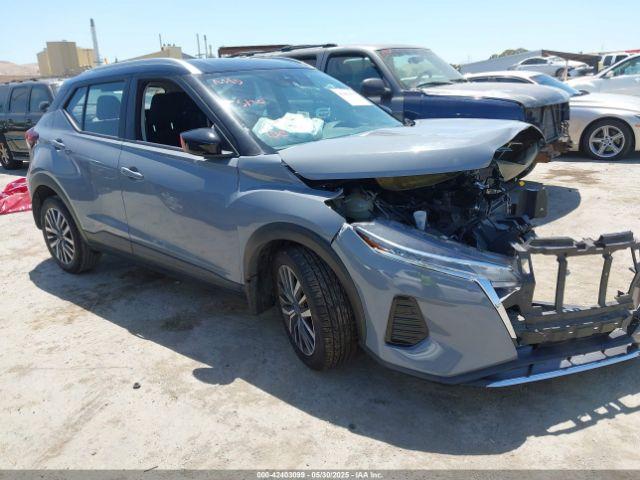  Salvage Nissan Kicks