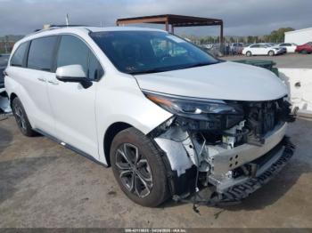  Salvage Toyota Sienna