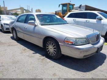  Salvage Lincoln Towncar