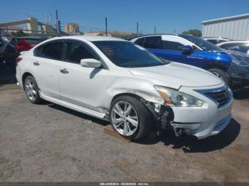  Salvage Nissan Altima