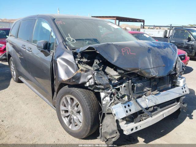  Salvage Toyota Sienna