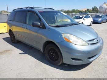  Salvage Toyota Sienna