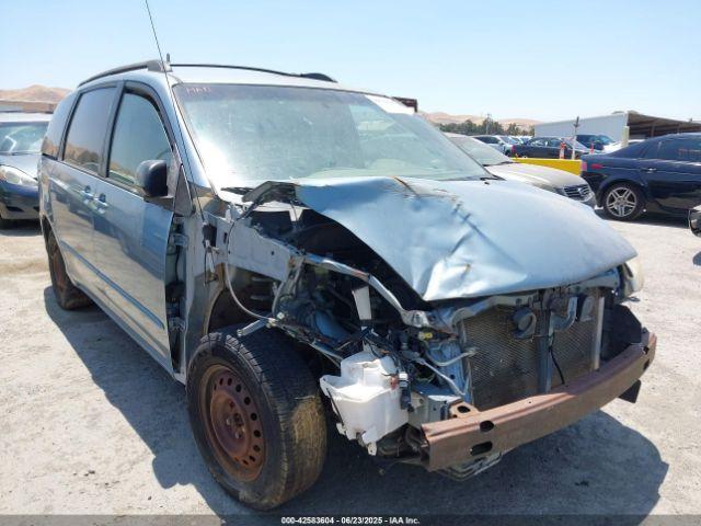  Salvage Toyota Sienna