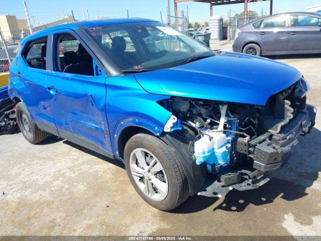  Salvage Nissan Kicks