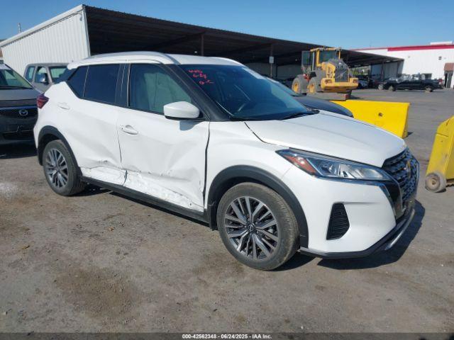  Salvage Nissan Kicks