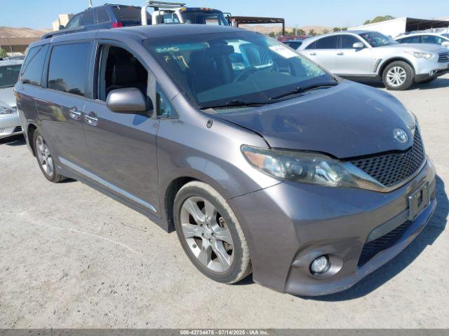  Salvage Toyota Sienna