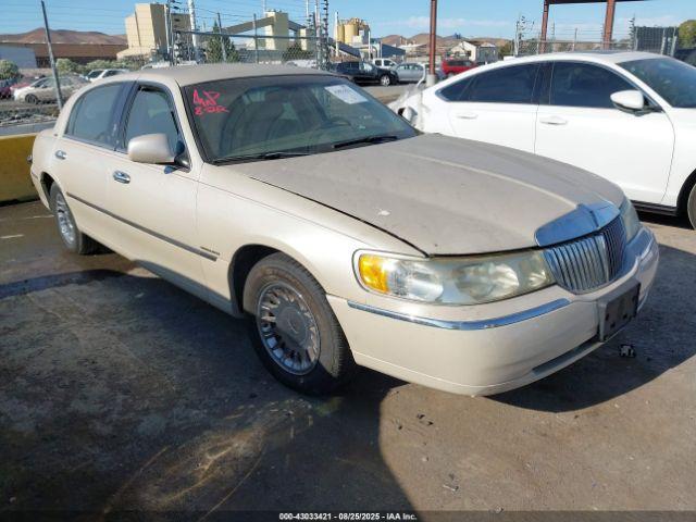  Salvage Lincoln Towncar