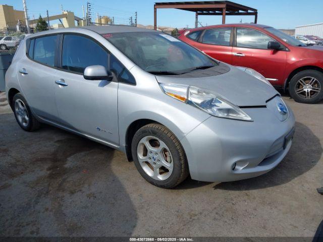  Salvage Nissan LEAF
