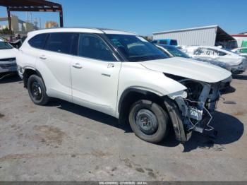  Salvage Toyota Highlander