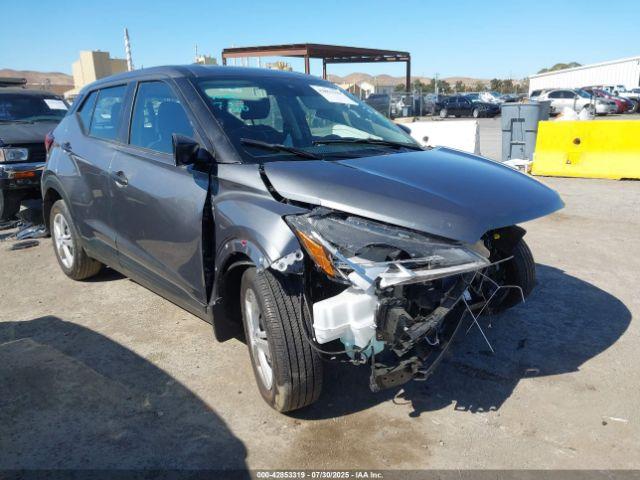  Salvage Nissan Kicks Play