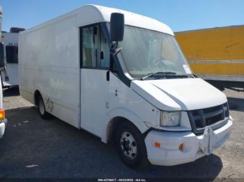 Salvage Isuzu Commercial Van