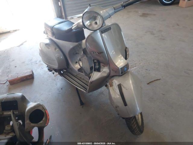  Salvage Vespa P200e