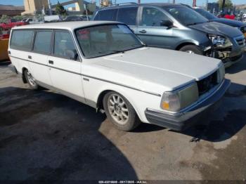  Salvage Volvo 245