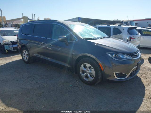  Salvage Chrysler Pacifica