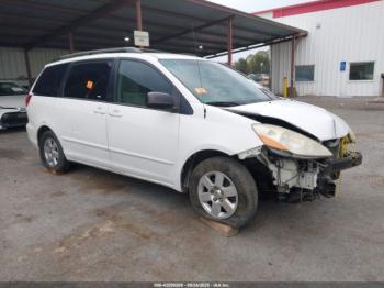  Salvage Toyota Sienna