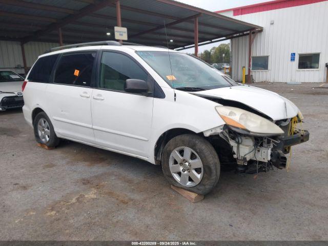  Salvage Toyota Sienna