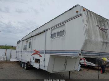  Salvage Komfort Trailer