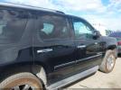 GMC Yukon Denali Image 9