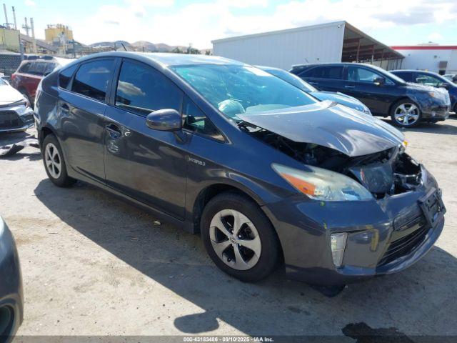  Salvage Toyota Prius