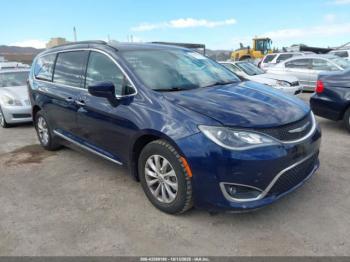  Salvage Chrysler Pacifica