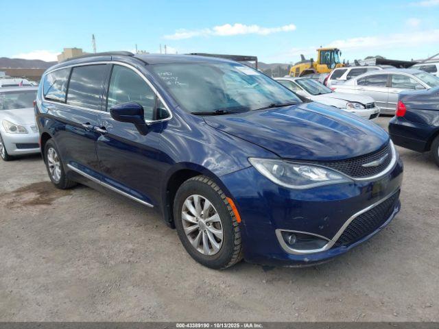  Salvage Chrysler Pacifica