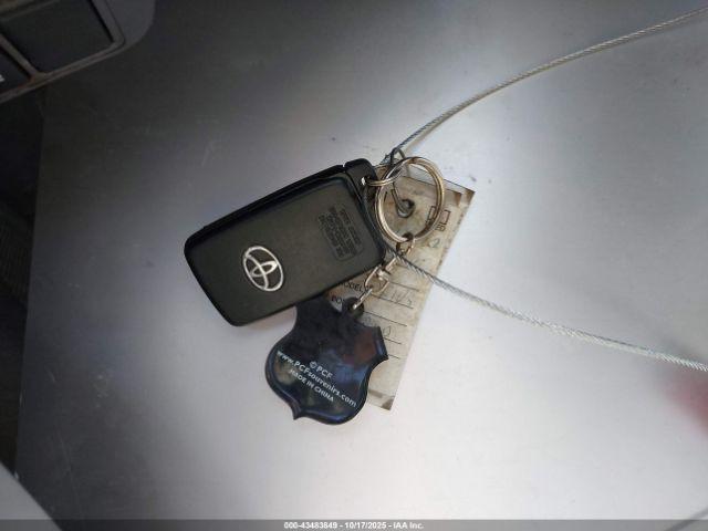 Toyota Prius Iii Image 10