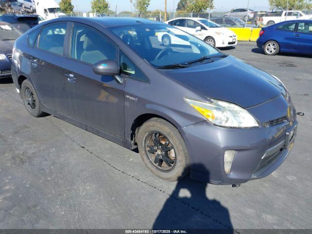  Salvage Toyota Prius