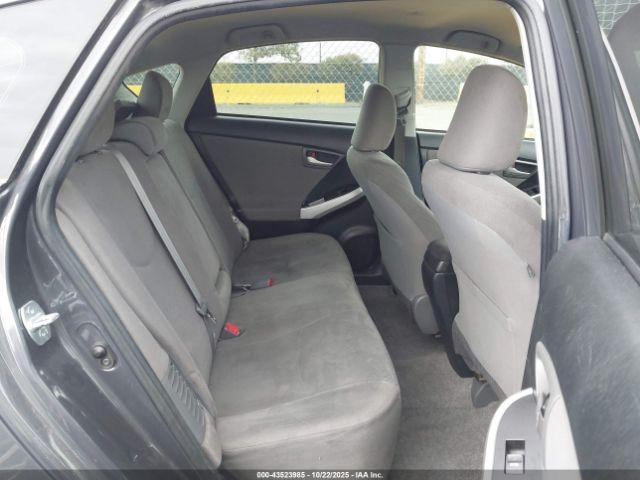 Toyota Prius Two Image 12