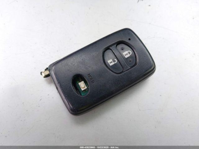 Toyota Prius Two Image 8