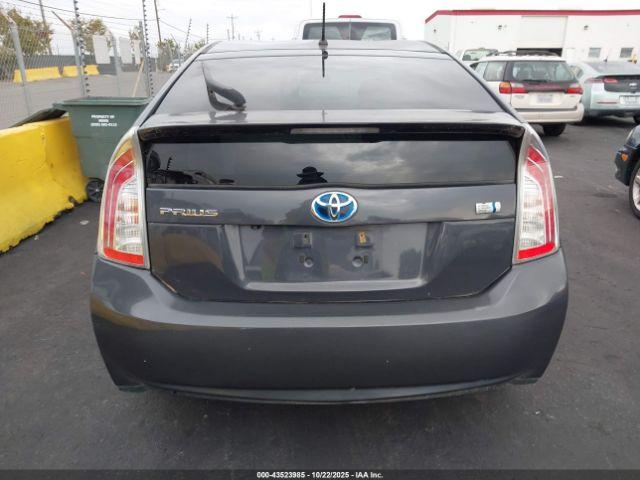 Toyota Prius Two Image 14
