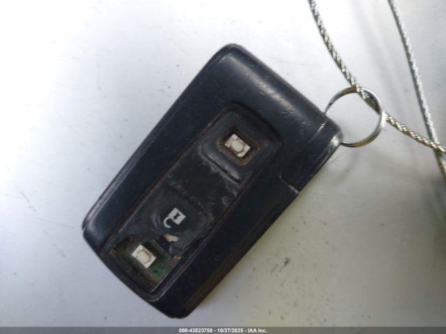 Toyota Prius Image 11