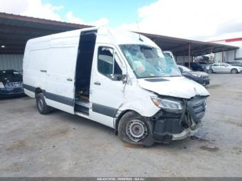  Salvage Mercedes-Benz Sprinter 2500