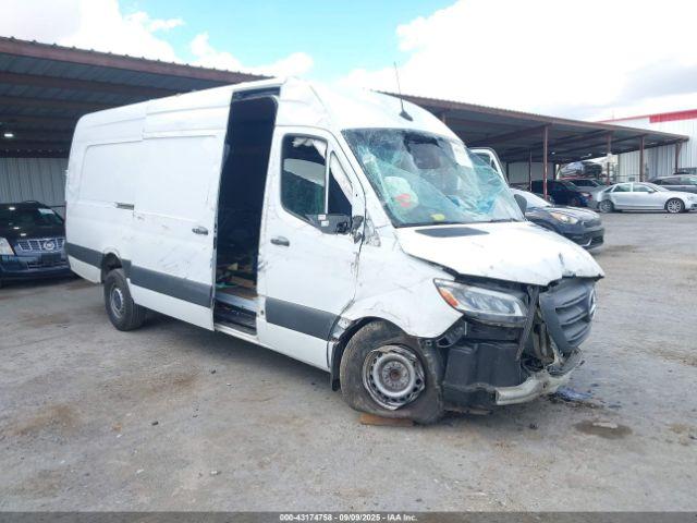  Salvage Mercedes-Benz Sprinter 2500