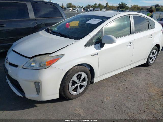 Toyota Prius Two Image 2