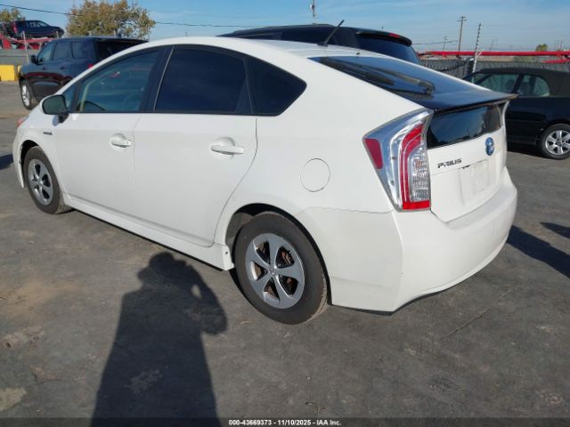 Toyota Prius Two Image 3