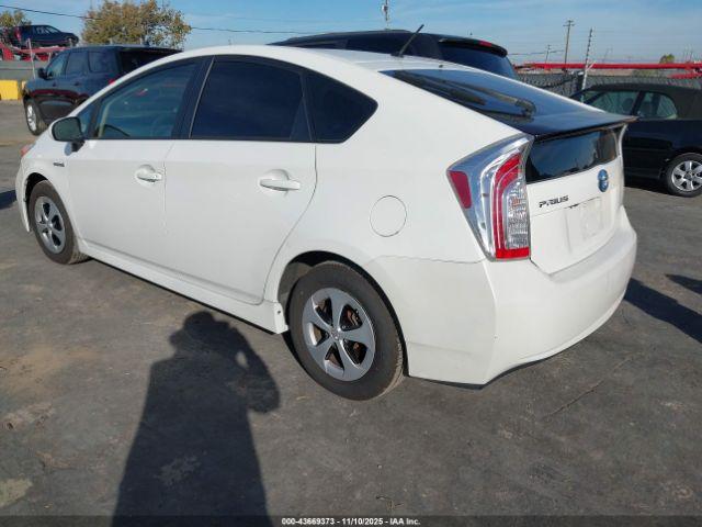 Toyota Prius Two Image 3