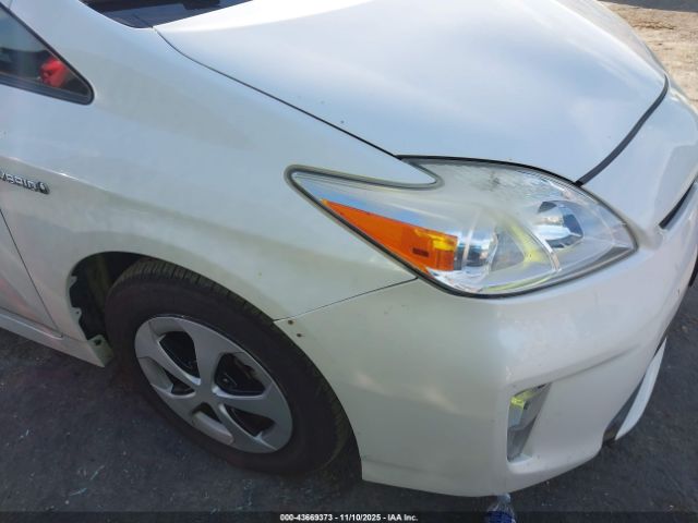 Toyota Prius Two Image 9