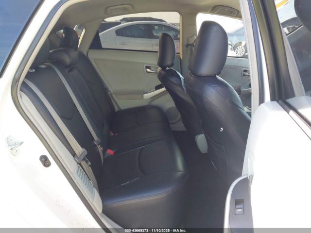 Toyota Prius Two Image 14